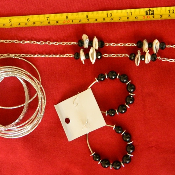 set of 3 necklace, earrings, bangle bracelets - Picture 5 of 8